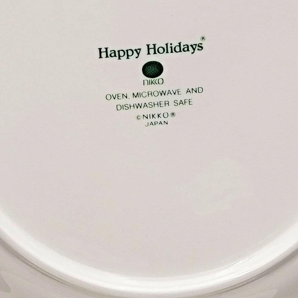 Nikko Happy Holidays Christmas Swirl Dinner Plates 10.75
